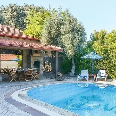 Sleeps 4 Pool Air Con Wifi 바이즈